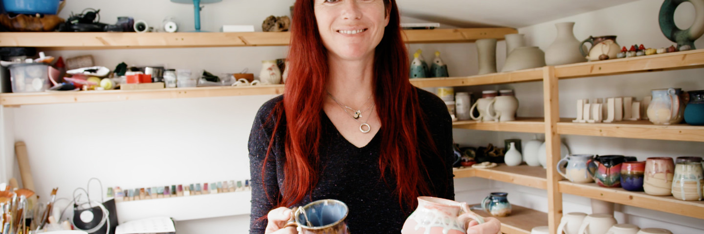 ANNIE's POTS.00 00 05 14.Still242 (3)